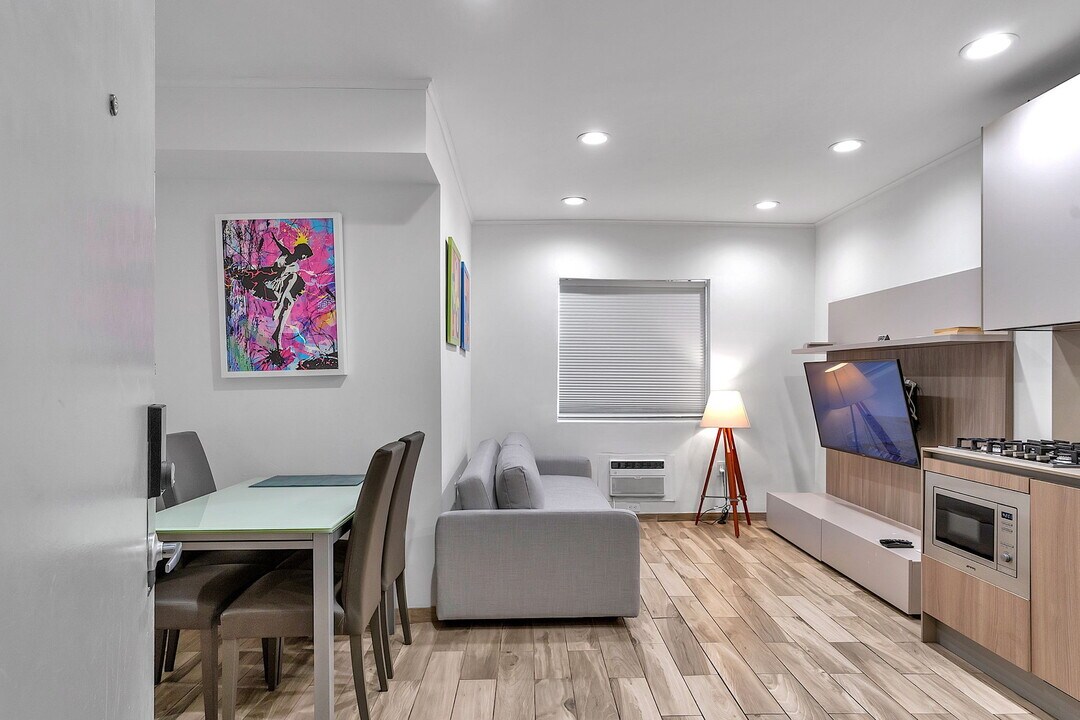 335 Ocean Dr, Unit Ocean Drive Condo in Miami Beach, FL - Foto de edificio