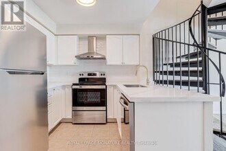 2545 Erin Centre Blvd in Mississauga, ON - Building Photo - Building Photo