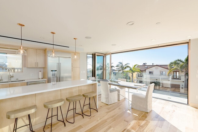 property at 814 Monterey Blvd