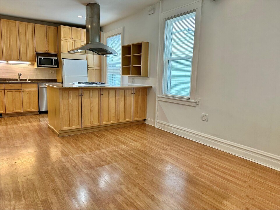 88-44 81st Rd in Queens, NY - Building Photo