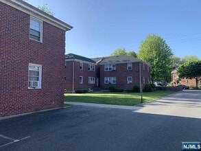 171-183-183 Fort Lee Rd in Teaneck, NJ - Building Photo - Building Photo