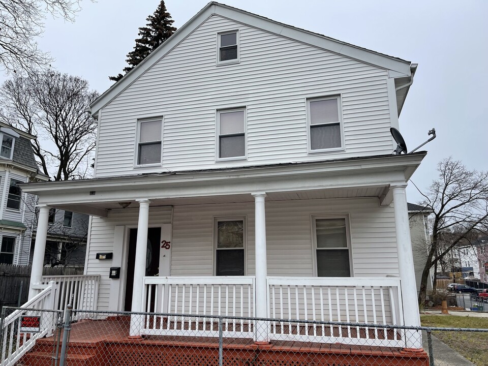 25 Merrick St in Worcester, MA - Building Photo