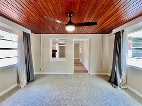 1208 E Hanna Ave in Tampa, FL - Building Photo - Building Photo