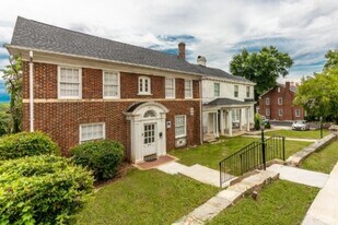 Walk2Campus Student Living in Columbia, SC - Building Photo
