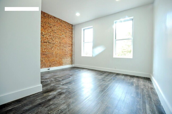 70-43 66th St in Queens, NY - Building Photo - Building Photo