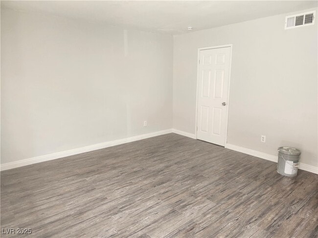 3437 E Cheyenne Ave in North Las Vegas, NV - Building Photo - Building Photo