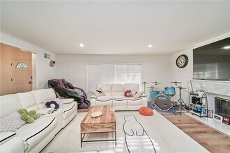 10940 Topeka Dr in Los Angeles, CA - Building Photo - Building Photo