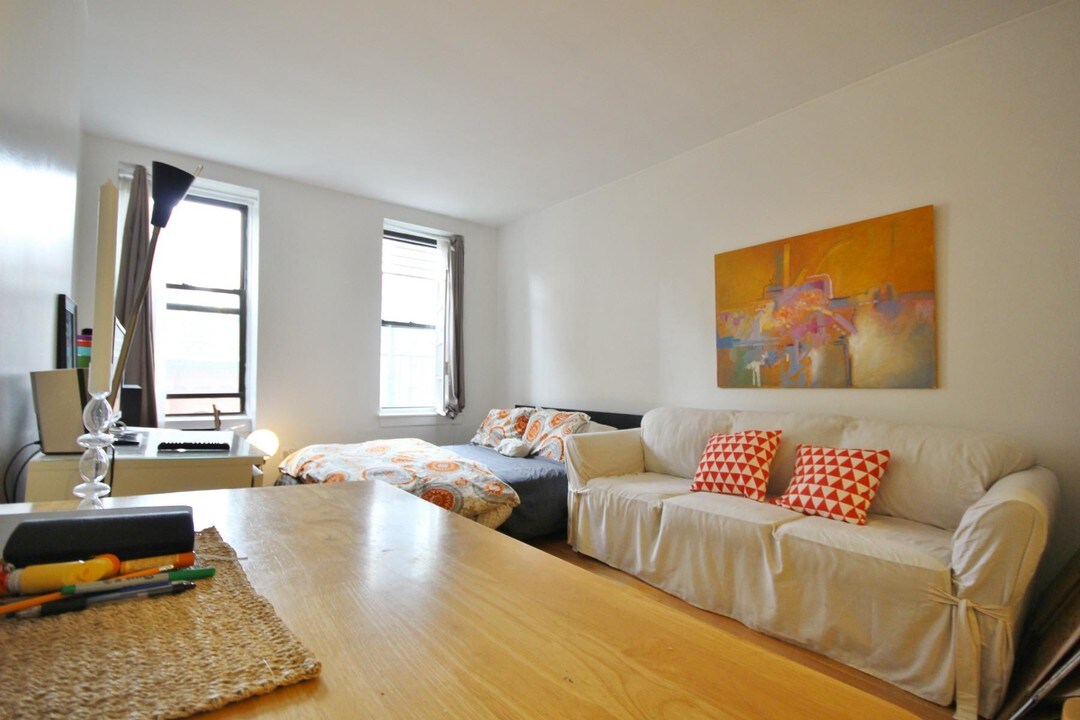 247 E 52nd St-Unit -5-D in New York, NY - Building Photo