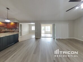 1804 Parkwood Dr in Valrico, FL - Building Photo - Building Photo