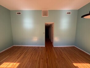 70 Mount Vernon St, Unit 2B in Boston, MA - Foto de edificio - Building Photo