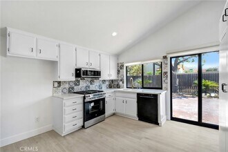 2551 La Praix St, Unit 722 in Highland, CA - Foto de edificio - Building Photo