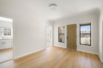 809 Omar St in Glendale, CA - Building Photo - Building Photo