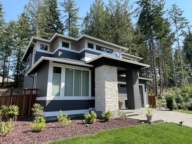 4808 Amherst Way SW in Port Orchard, WA - Building Photo - Building Photo