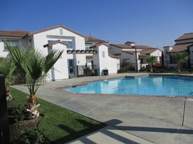 Palmer Villas Apartments in Huron, CA - Building Photo