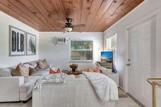 329 SE 3rd Ave in Delray Beach, FL - Building Photo - Building Photo