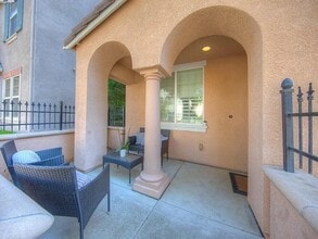 2168 Wellington Dr in Tracy, CA - Foto de edificio - Building Photo