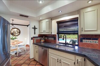 2077 Racimo Dr in Sarasota, FL - Building Photo - Building Photo