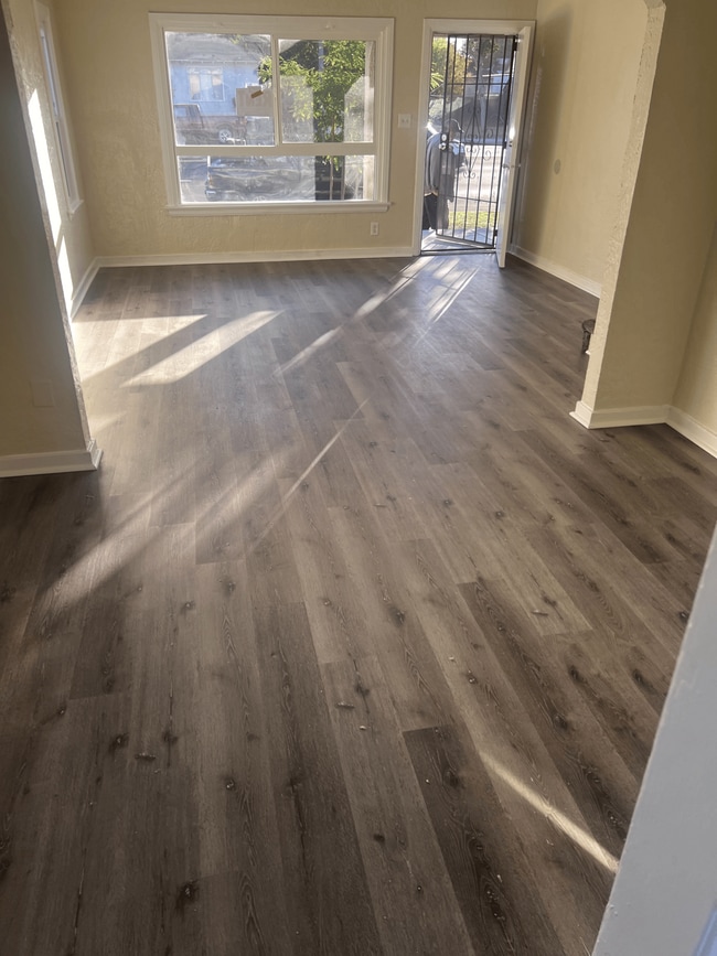 967 N White Ave in Pomona, CA - Building Photo - Building Photo