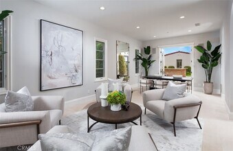 21 Coral Cay in Newport Beach, CA - Foto de edificio - Building Photo