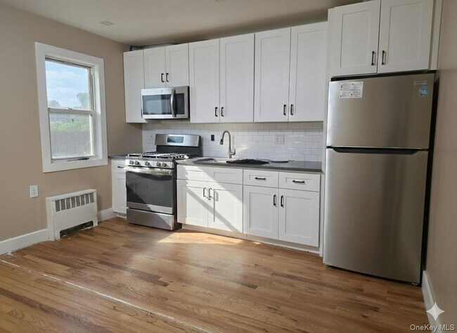 202-02 109th Ave in Queens, NY - Building Photo - Building Photo