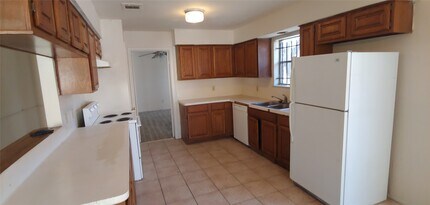 10822 Lynbrook Dr in Houston, TX - Building Photo - Building Photo