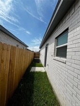 1635 Playa Dr, Unit 2 in Weslaco, TX - Building Photo - Building Photo