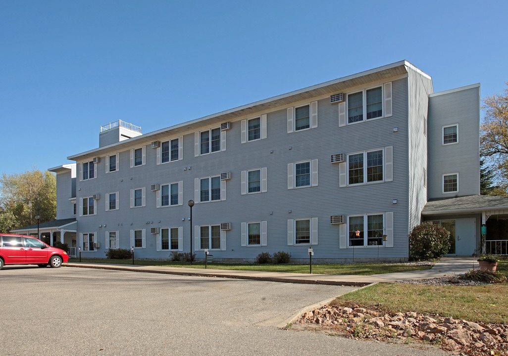 Riverside Apartments in Watertown, MN - Foto de edificio