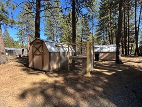 60083 Navajo Rd in Bend, OR - Building Photo - Building Photo