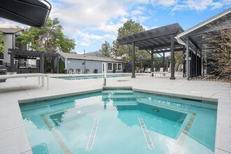 Oakdale Springs Apartments in Colorado Springs, CO - Building Photo - Building Photo