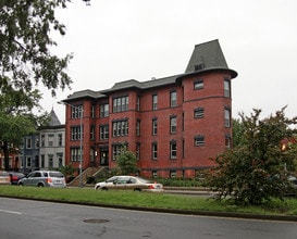 The Flatiron in Washington, DC - Foto de edificio - Building Photo