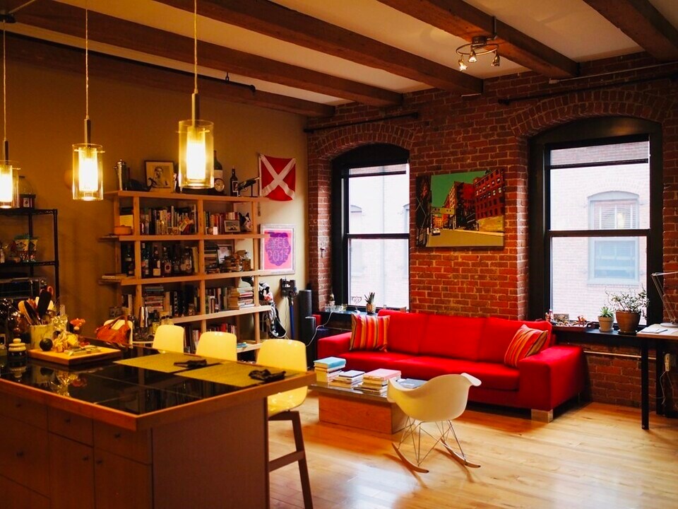 21 Wormwood St in Boston, MA - Building Photo
