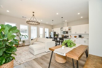 8432 Berry Brush Ln in Houston, TX - Building Photo - Building Photo