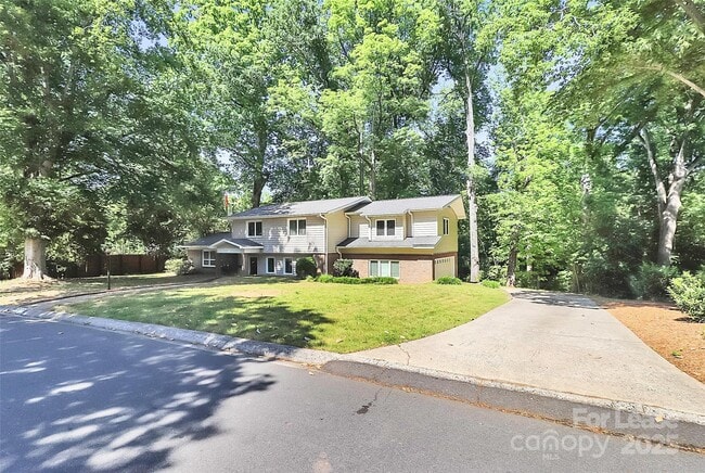 2619 Inverness Rd in Charlotte, NC - Building Photo - Building Photo