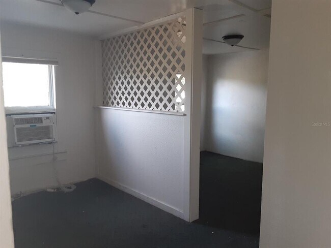 property at 414 1/2-S 1/2 S Miami St