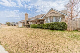 1044 SW 98th St in Oklahoma City, OK - Building Photo - Building Photo