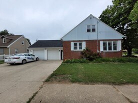 1858 Deckner Ave in Green Bay, WI - Building Photo