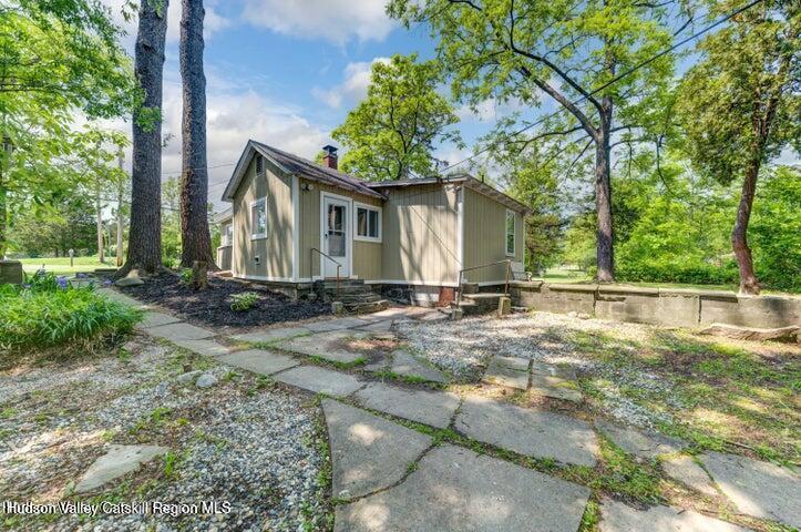 3956 US-9W in Saugerties, NY - Building Photo