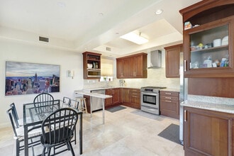 11323 Huston St in North Hollywood, CA - Building Photo - Building Photo