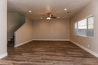7360 Castano Vista Ct in Las Vegas, NV - Building Photo - Building Photo