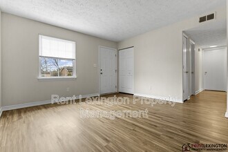 3966 Northampton Dr in Lexington, KY - Foto de edificio - Building Photo