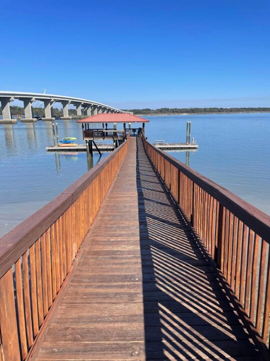 1231 Ladys Island Dr in Port Royal, SC - Building Photo