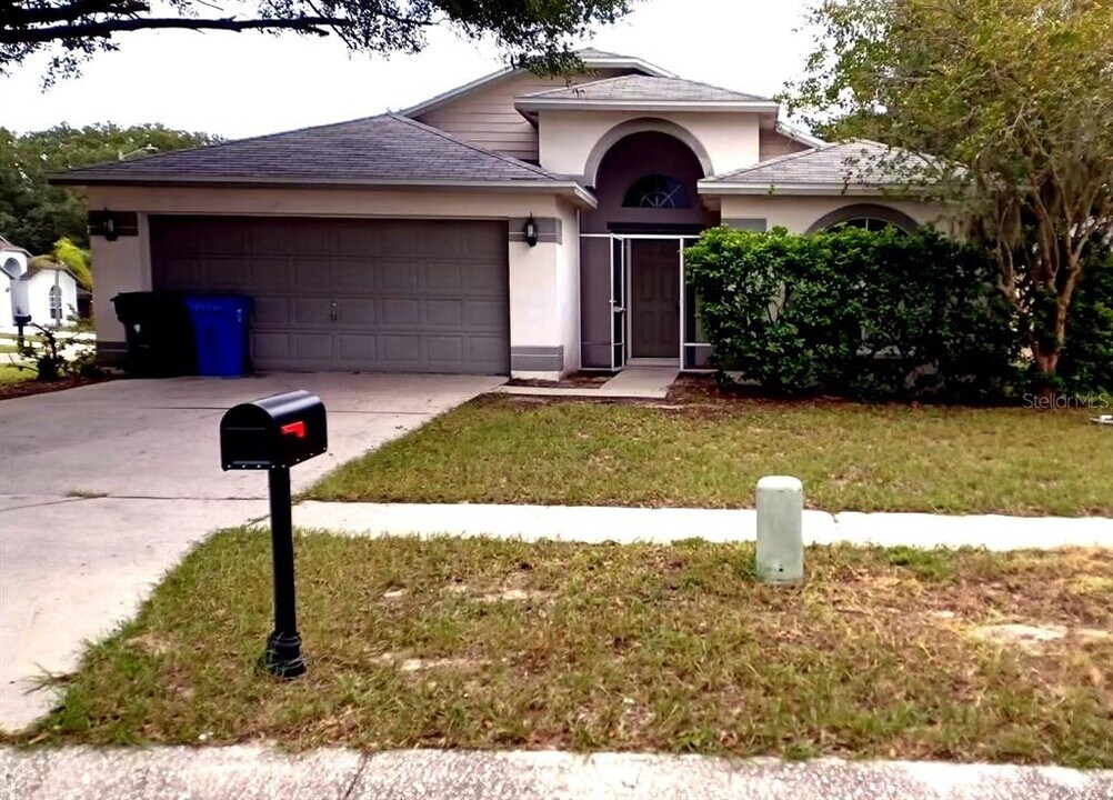 11327 Jim Ct in Riverview, FL - Building Photo