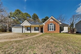 204 Cambridge Dr in Loganville, GA - Building Photo