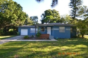 2801 Sanders Dr in Tampa, FL - Building Photo