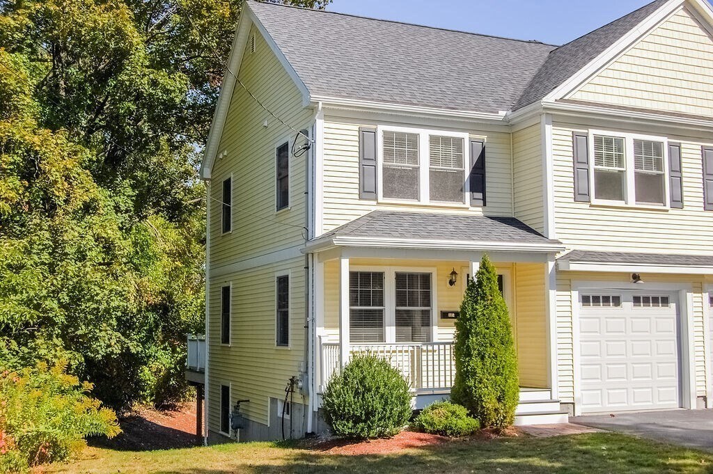 10 Manahan St in Chelmsford, MA - Building Photo