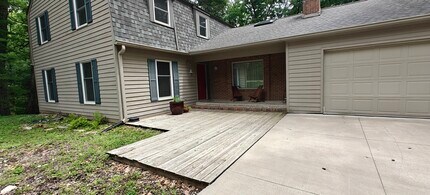 13 The Woods NE in Iowa City, IA - Building Photo - Building Photo