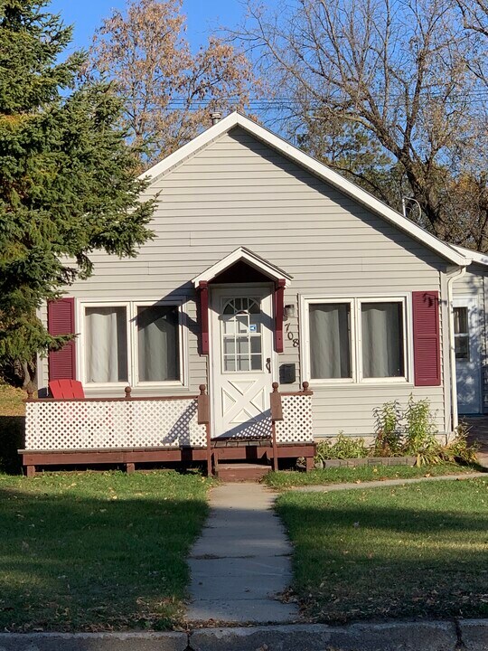 708 Mississippi Ave NW in Bemidji, MN - Foto de edificio