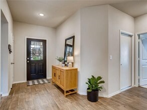5909 Ronee Leah Dr in Austin, TX - Building Photo - Building Photo