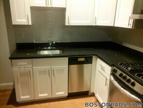 149 Park Dr, Unit B2 in Boston, MA - Building Photo - Building Photo