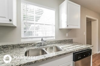 1010 Sierra Ln in Orlando, FL - Building Photo - Building Photo